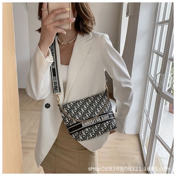 

outlet sale 80% off summer new hand large capacity shoulder fashion canvas bag embroidered tote women's bag wholesale store
