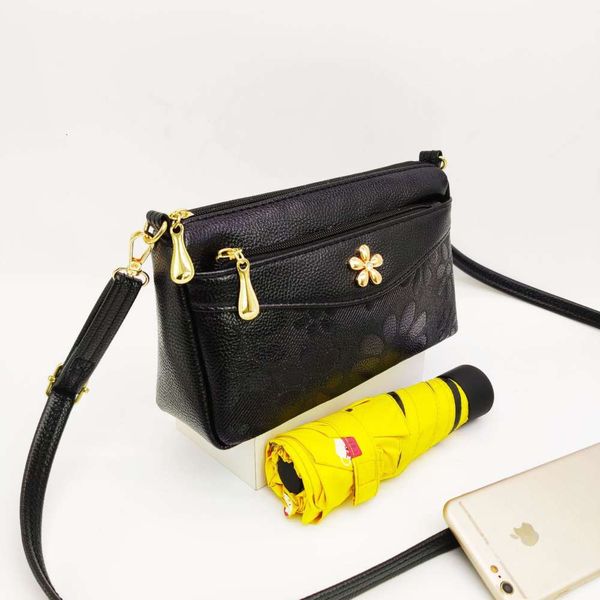 

dioia's winter 2021 middle-aged and elderly mom fashion embossed large capacity one shoulder slant span bag