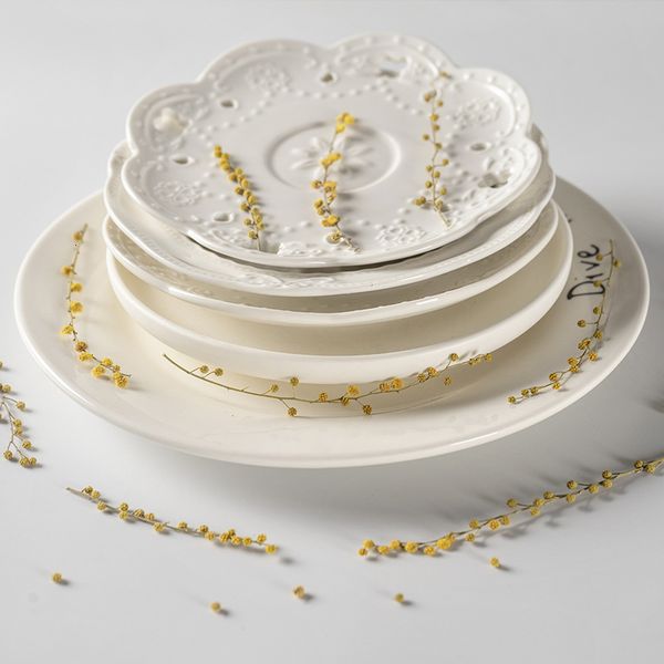 

christmas flowers, dried embossed real leaves, plant specimens, bookmarks, petals, makeup, table lamp, candle, festival gift design