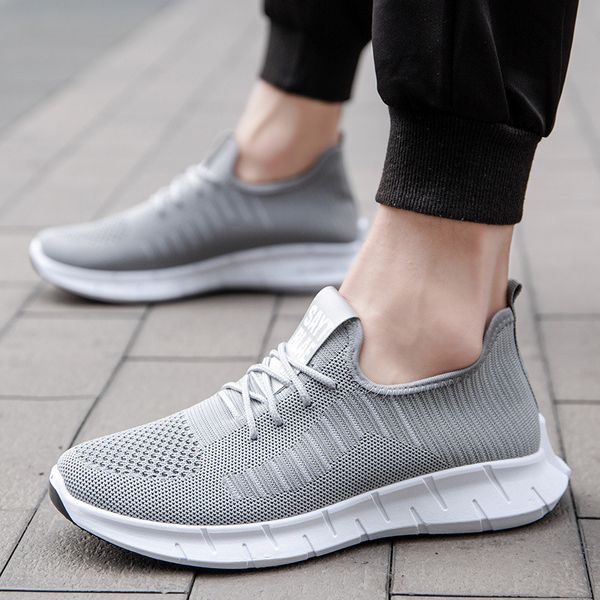 

2022 summer sneakers mens new knitted mens casual shoes trend running shoes mens korean walking shoes men breathable massage