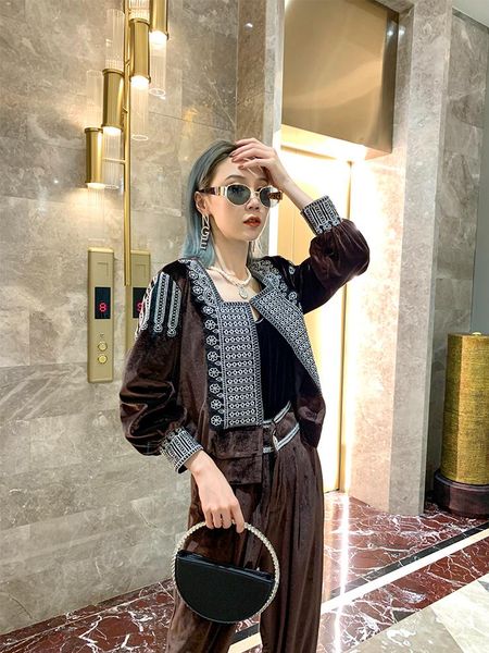 

spring korean heavy industry square collar embroidery long-sleeved velvet casual two-piece set women fashion streetwear 2021 women's tw, White