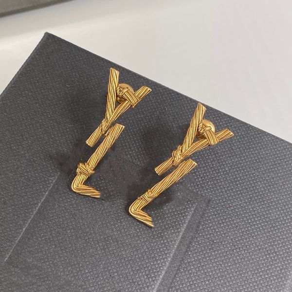 

2022 european and american retro letter stud earrings simple fashion earrings women fast delivery, Golden;silver
