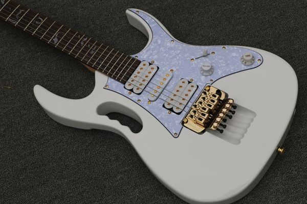 

ibz white 7v electric guitar wiht hard case