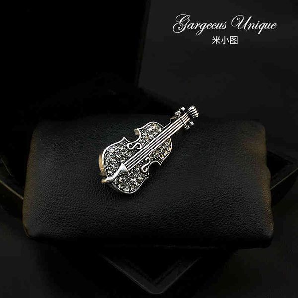 887 Exquisite Violin Brosche Volldiamantinstrument Pin Herren- und Damenanzug Elegantes Zubehör