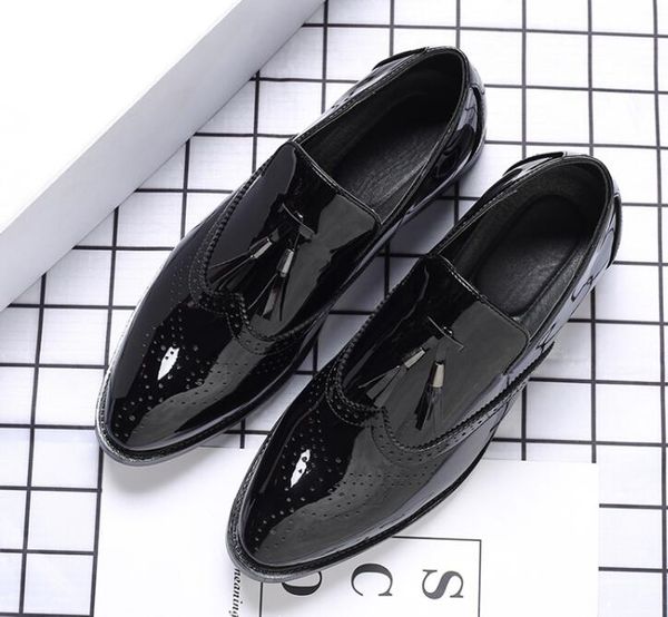 Scarpe eleganti da uomo in pelle di vacchetta bianca rosa marrone Scarpe da lavoro stile punta tonda suola morbida Oxford da lavoro alla moda Homme