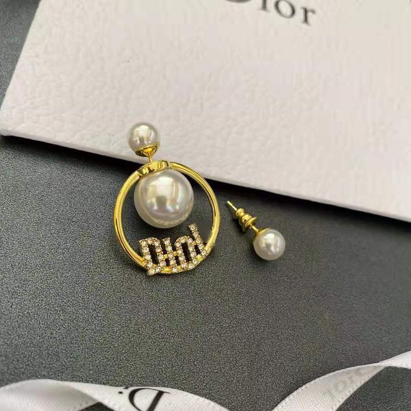 

aaa designer jewelry 2021 new pearl women's net red temperament versatile letter earrings, Golden