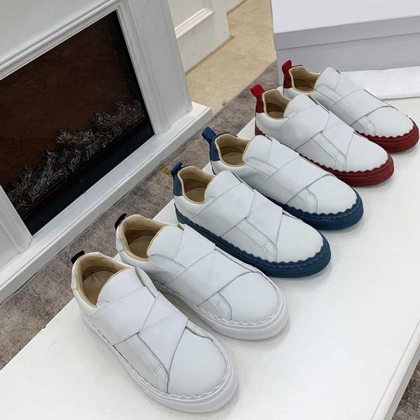 Yaz Bayanlar Aşk Beyaz Ayakkabı Moda Tasarımcısı Marka Klasik Casuals Lüks Rahat Shoess Street Açık Yürüyüş Sneakers Kaymaz Aşınmaya Dayanıklı Tabanlar
