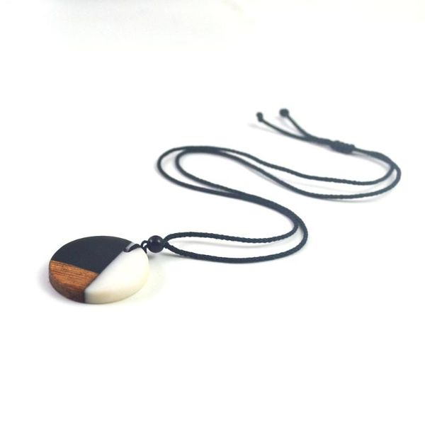 

pendant necklaces black-and-white bridging wood round couple high-end fashion gift necklace., Silver
