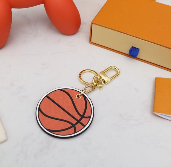 2022 Designer de basquete Keychain carta redonda de alta qualidade Chaveiro acessórios unisex pu couro alfabeto padrão chaves de carro tocar pingente