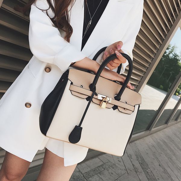

2021 new fashion women's color contrast versatile hand single shoulder messenger bag
