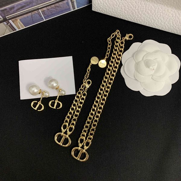 

2021 new designer family's letter necklaces and earrings, Golden