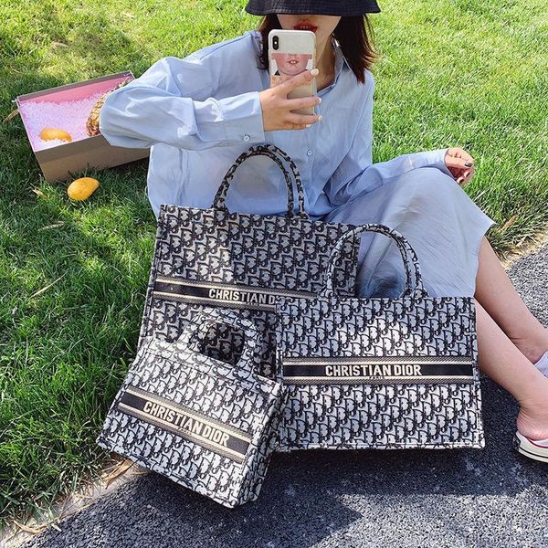 

2021d shopping versatile fashion large capacity portable one shoulder bag for female students