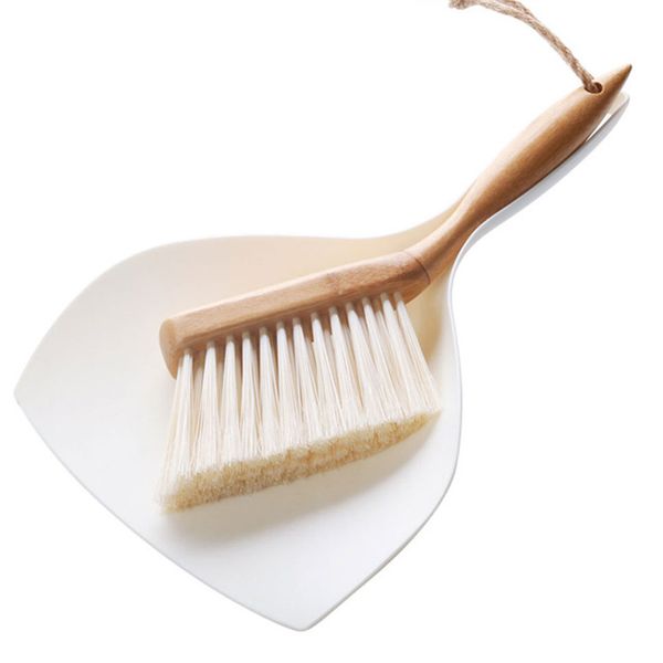Mini escova e dustpan da mão ajustou as escovas brancas vassoura com punho de madeira para mesa de mesa e sofá