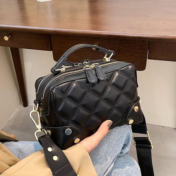 

evening bags texture designer handbags 2021 trend wild one-shoulder messenger bag niche fashion portable diamond small square