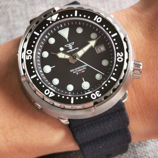 

wristwatches sapphire men's automatic watch nh35a model blue face 200m waterproof rotating bezel super lume rubber strap auto date 46.5, Slivery;brown