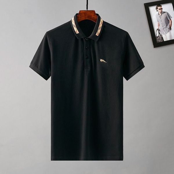 Homens Novo Estilo Bordado Bordado Verão Marca de Luxo Polo Menswear Designer Puro Algodão Polo Camiseta Moda Britânica Cor Sólida Respirável Lapela De Manga Curta Lado M-3XL como