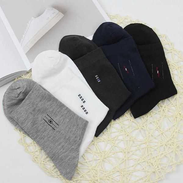 

men's middle tube fashion four seasons versatile breathable skin socks, Black