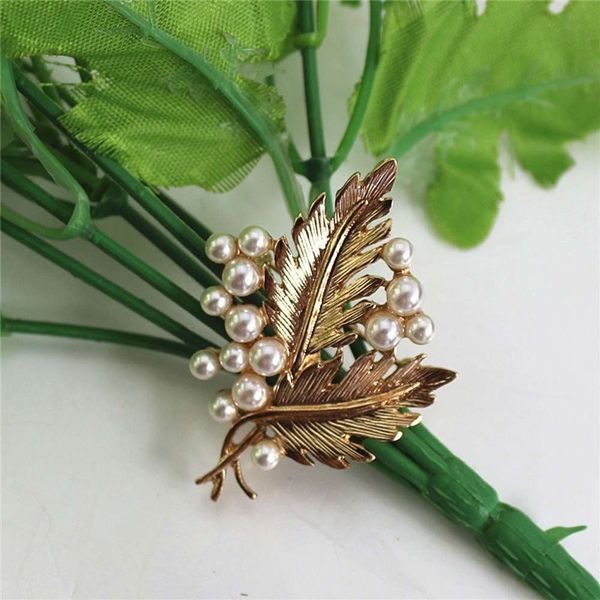 

new style leaf inlaid pearl fashion personality brooch suit coat accessories, Gray