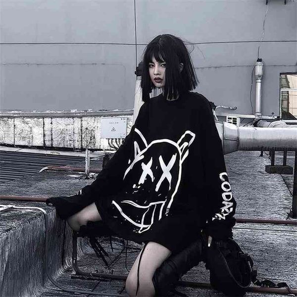 QWEEK Hip Hop Graffiti Tshirt Moda stile coreano manica lunga Harajuku Punk Streetwear Girls Gothic Mall Goth Top 210720