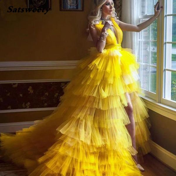 Abiti da ballo principessa Abito da sera in tulle gonfio a strati alti e bassi Giallo brillante Scollo a V profondo Abiti da festa senza schienale Vestido de novia su misura