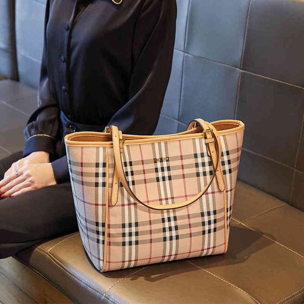 

handbag 2021 tote bag large capacity women's portable shoulder lattice fashion shopping, Black;red