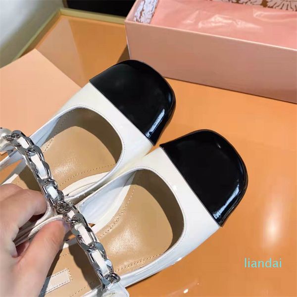 Bahar Yeni Stil Patent Deri Yüksek Topuklu Siyah Ve Beyaz Rahat Ayakkabılar Moda Lüks Tasarımcı Yay Platformu Bayanlar Loafer'lar Muller Düz Ayakkabı