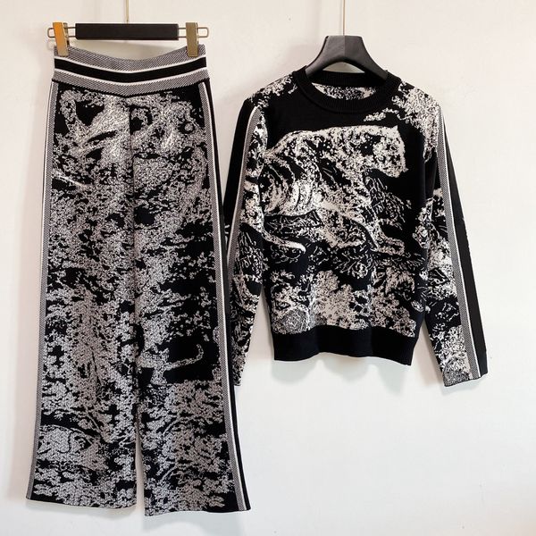 

21ss luxury women hoodies+knitted pants female sweater size sml, White