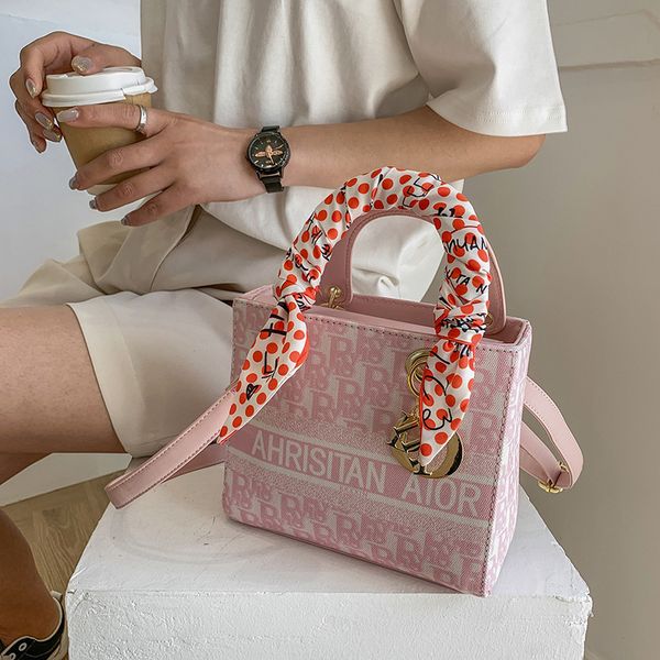 

2021 new women's hand embroidery princess net red fashion shoulder bag trend letter messenger bag