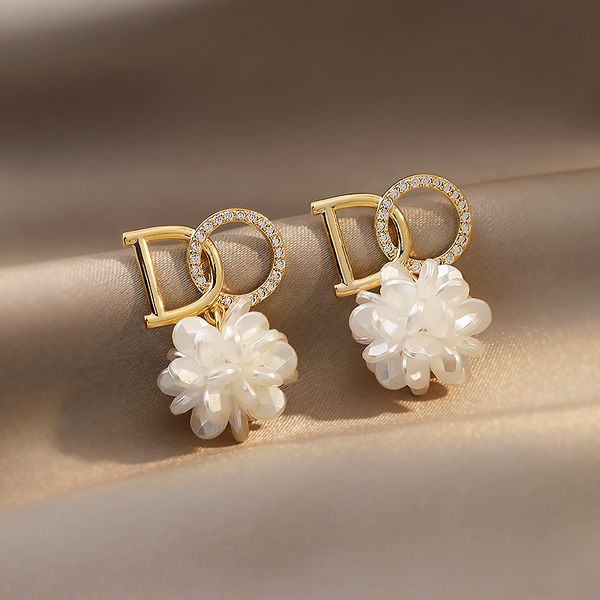 

at a glance niche design petal earrings women 2021 new temperament earrings high-level explosion-proof earrings luxurys designers jewelry, Silver