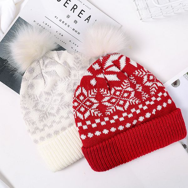 Cappellini autunno inverno all'ingrosso serie natalizia berretto lavorato a maglia alce fiocco di neve cappello da donna in lana a sfera in lana acrilica