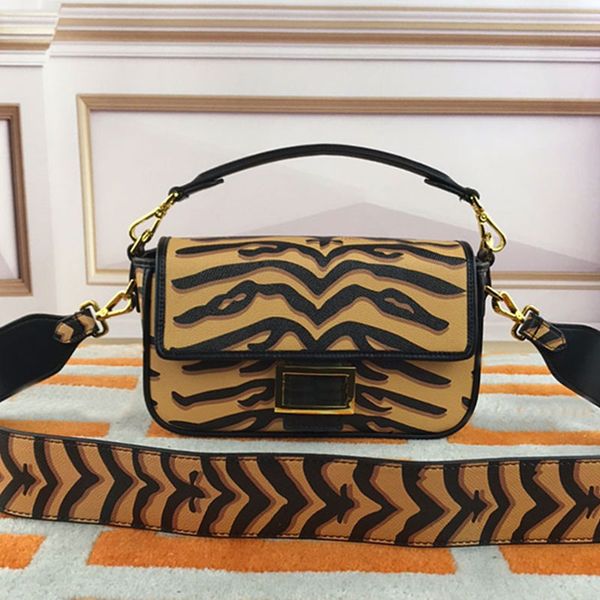 

tiger stripe envelope bag handbag shoulder crossbody bags genuine leather hardware letters metal buckle detachable wide strap fashion wallet