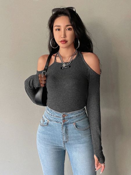 

dazy letter patched cold shoulder tee e0lu#, White