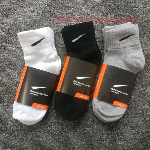 

fashion classic men's socks 3 pairs of 1 card hook brand designer versatile sports sock men women luxury wear medium short sportsocks o, Black