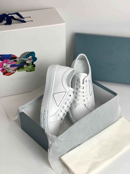 

men low casual shoes luxury designer platform sneakers wheel patent leather sneakers with vulcanized rubber sole brands trainers, Black
