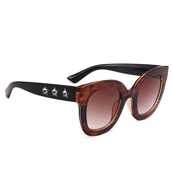

2018 translucent color striped square sunglass street pgraphy trend luxury sunglass 1776, White;black