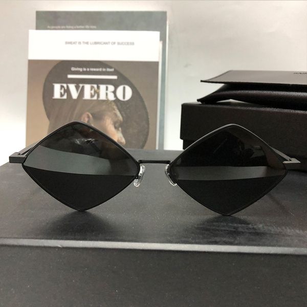

popular mens and womens luxury designer sunglasses s302 fashion diamond shape design fashion sense super star the same catwalk party with or, White;black