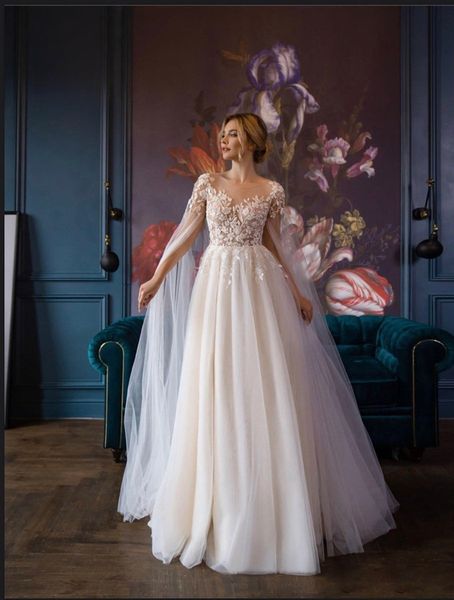 Elegante abito da sposa a maniche lunghe con scollo a barchetta Boho Beach Abiti da sposa in tulle Fata con applicazioni in pizzo floreale Abiti da sposa bohémien con illusione lunga