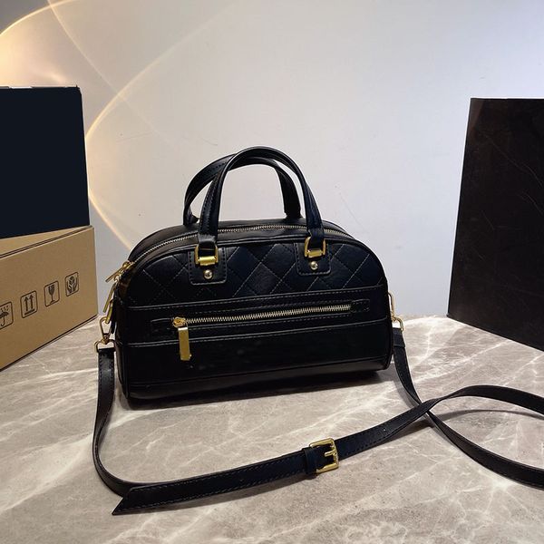 

2022ss f/w classical quilted bowling bags france womens outdoor sport travel luxury designer large capacity luggage with handle totes design