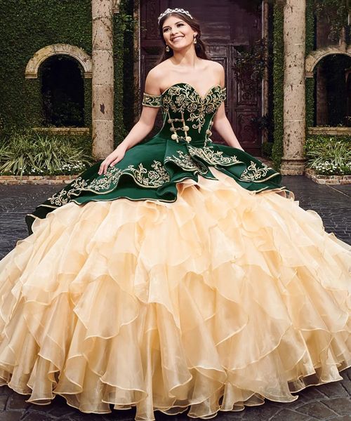 Abiti Quinceanera verde cacciatore Mexica 2022 con spalle scoperte applique oro Gonna con volant Corsetto allacciato ballo di fine anno Abito dolce 15