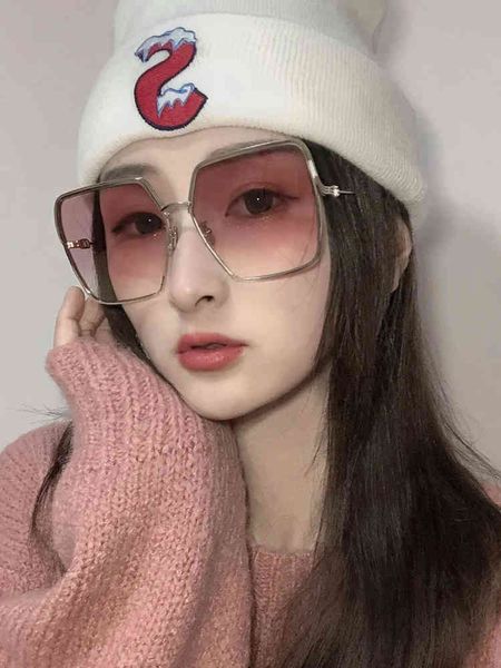 

sunglasses d's fashion trend hollowed out letter glasses legs star same sunglasses udbs, White;black