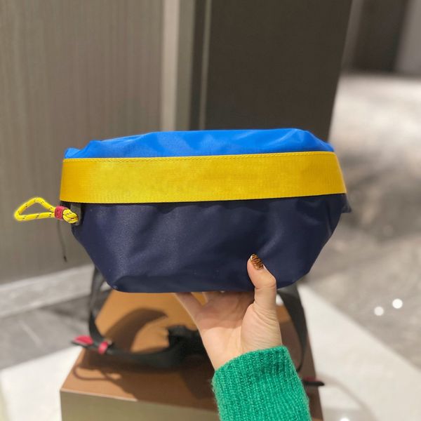 

fanny pack designers luxurys waist bags temperament versatile solid color women messenger bag letter fashion leisure large capacity wallet v