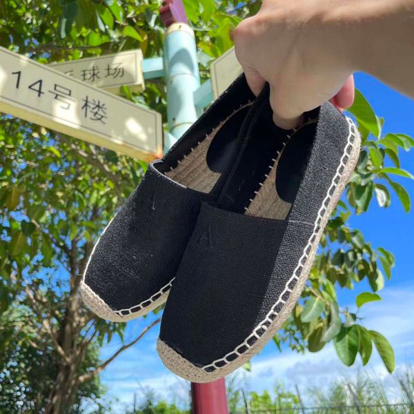 Triangolo invertito Branding Designer Scarpe casual Scarpe da ginnastica Espadrillas di moda Scarpe sportive Scarpe di tela bianche di alta qualità per le donne Espadrillas Designer per 38