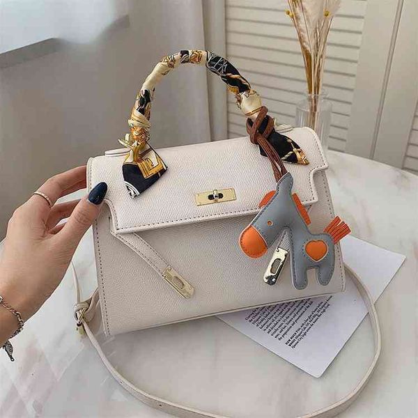 

2022 autumn winter fashion new handbag large capacity single shoulder messenger women's bag luxury designer