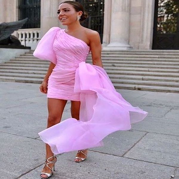 2022 Kokteyl Partisi İçin Pembe Kısa Balo Elbise Bir Omuz Mini Akşam Yemeği Gece Gece Elbise Trenli Resmi Robes De Soiree Sexy Women Homecoming etek vestyoları