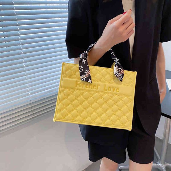 

2022 factory wholesale new fashion lingge handbag summer commuting temperament women's bag large capacity trendy foreign style tote bag