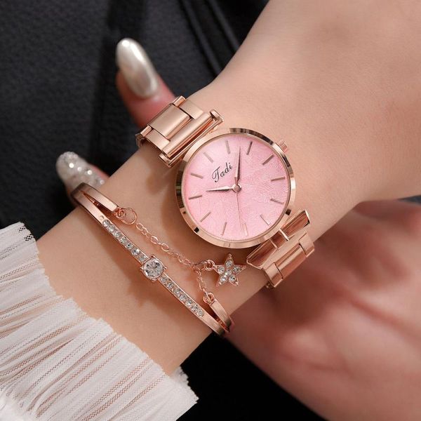 Relógios de pulso baratos para homens quartzo pequenas mulheres de luxo assistem a pulseira analógica Casual Watchwristwatches femininos