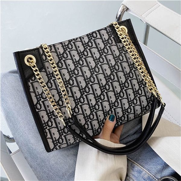 

new european printing fashion simple and versatile killer chain female one slant span wholesale design purses online