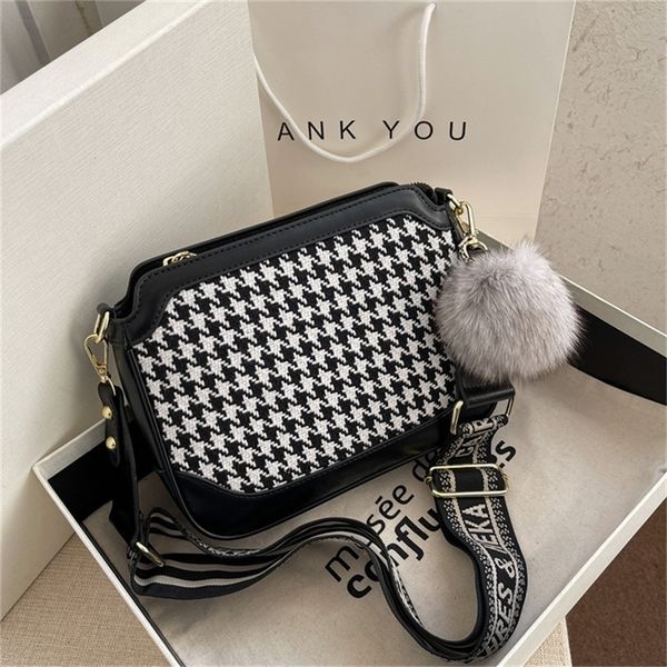 

texture female new fashion simple foreign style broadband single messenger small square clearance outlet sale