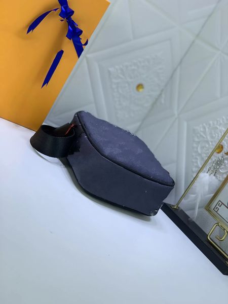 

global limited fashion luxury designer bucket bag it can be customized wholesale men and women high-capacity handbag 678, Black;red