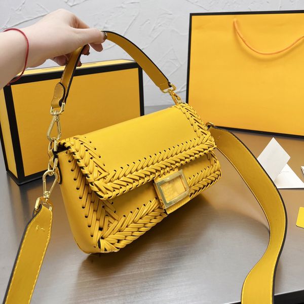 

22ss italy womens real cowhide baguette bags single flap quilted matelasse outdoor golden metal totes crossbody shoulder luxury designer han